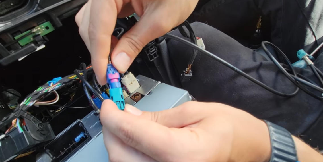 Original-LVDS-Kabel mit LVDS-Y-Kabel verbinden