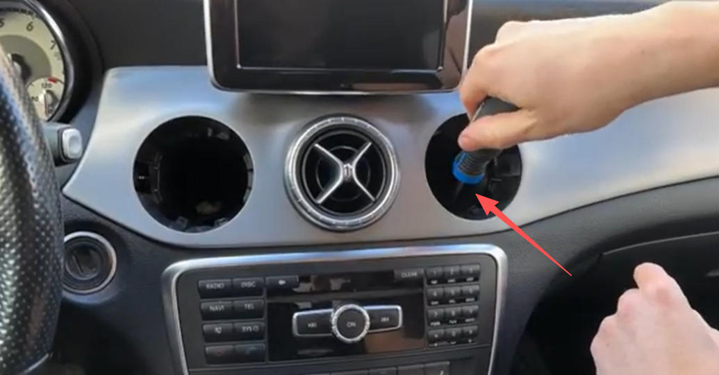 T20 Schrauben lösen– Mercedes GLA X156