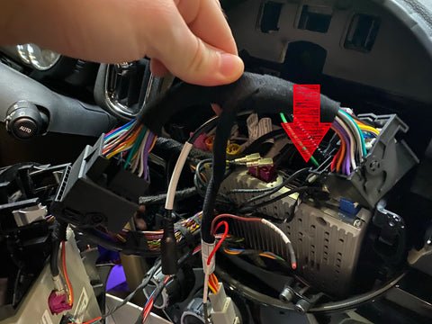 Verbindung des MINI Stromkabels mit dem CarPlay Kabelbaum Caption