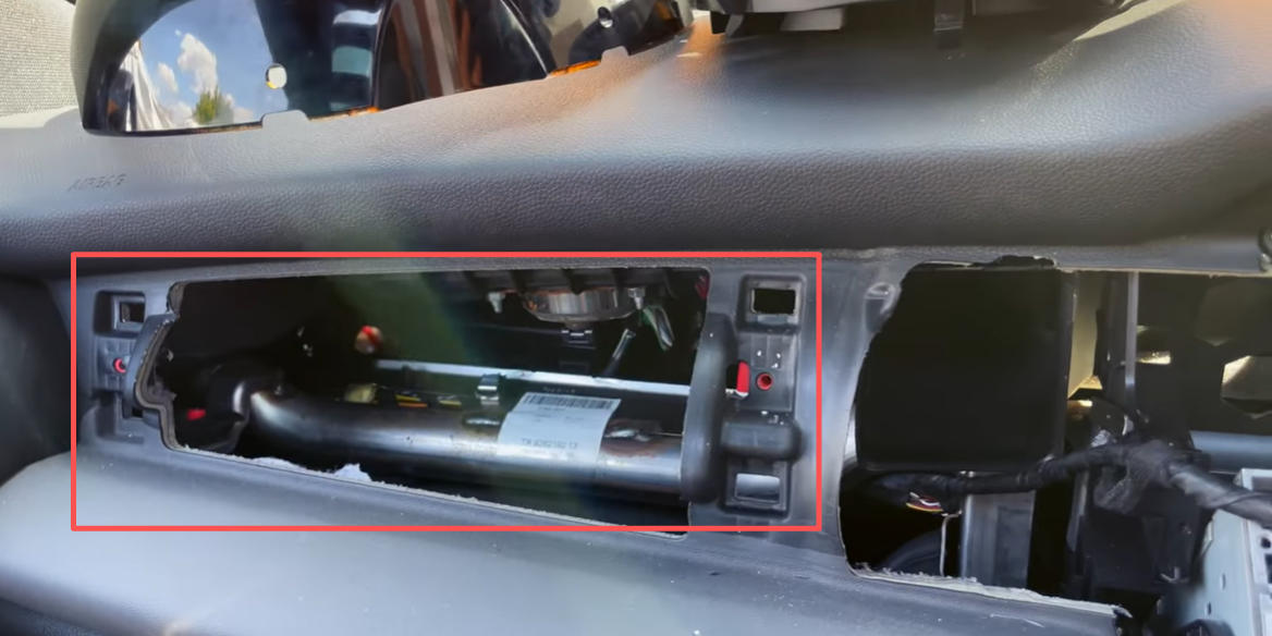 Zierleiste des MINI Armaturenbretts entfernen