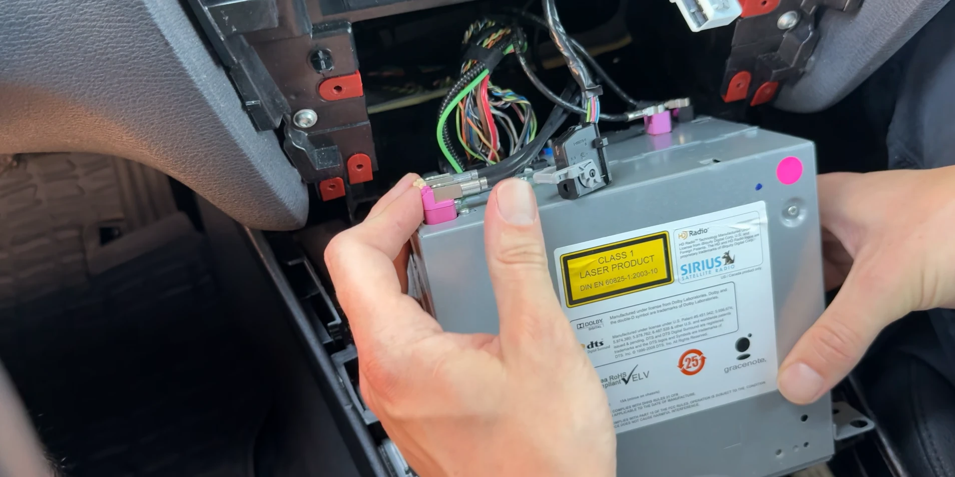 Anschlüsse auf der Rückseite der CIC-Headunit im BMW X3 F25