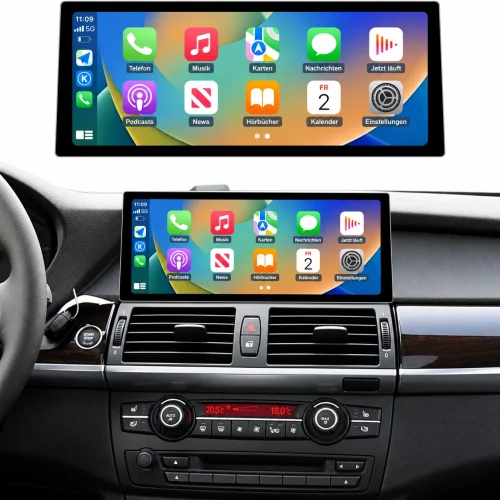 Nachgerüsteter Linux-Touchscreen mit Apple CarPlay im Armaturenbrett des BMW X5 E70