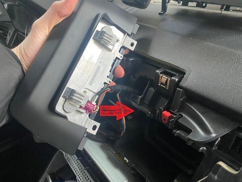 LVDS-Stecker entfernen