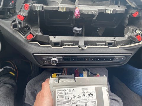 Installationsanleitung für BMW F40 CarPlay und Android Auto mit EVO-System