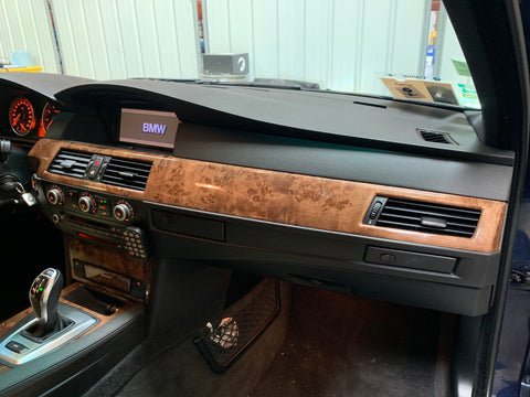 BMW 5er CIC Ausbau – Armaturenbrett vor der Demontage