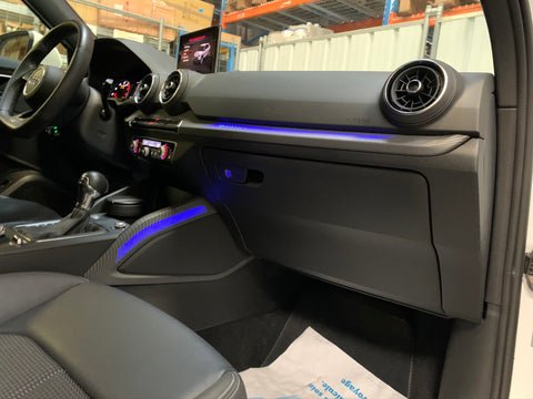 Seitenverkleidung am Audi Q2 lösen
