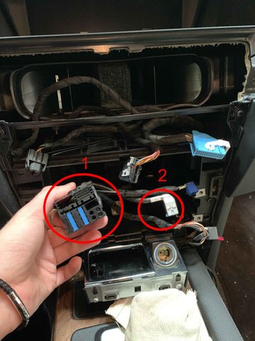 BMW 5 Series CIC rear connectors - Quadlock and LVDS identified