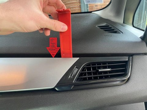 Plastikverkleidung entfernen