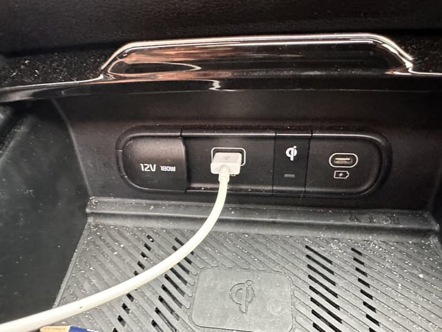 Apple CarPlay mit einem USB-Kabel