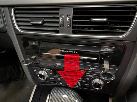 Entriegelungswerkzeuge im Audi A5 MMI-Gerät einsetzen