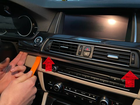 Entfernen der Abdeckung an der Belüftungseinheit