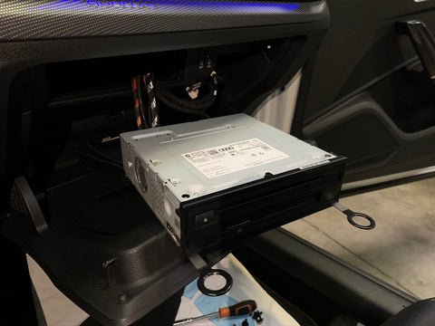 Audi MMI Modul mit Ausziehwerkzeug entfernen