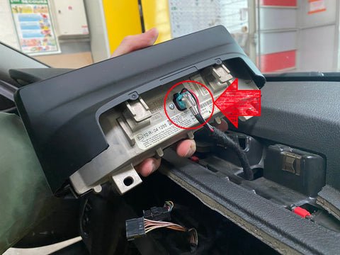 Anschließen des neuen LVDS-Kabels